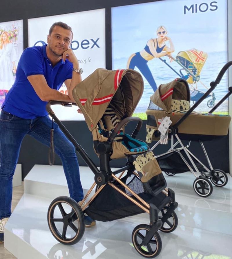 Dan Cruceru cu sotia si fetita