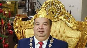 Dorin Cioaba cu coroana si colan