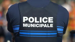 Un turist român a bătut doi polițiști la Cannes