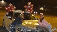 Masina cu swarovki sedinta foto