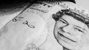 Se va isca o răscoală împotriva Reginei Angliei? Zeci de angajați au pornit o revoltă împotriva monarhului