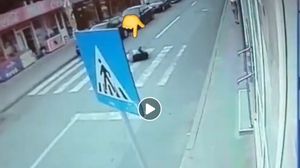 Imagini incredibile! Un bărbat din Tulcea și-a înscenat un accident 