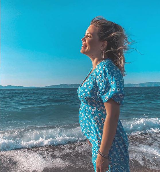 Gina Pistol imagine cu burtica