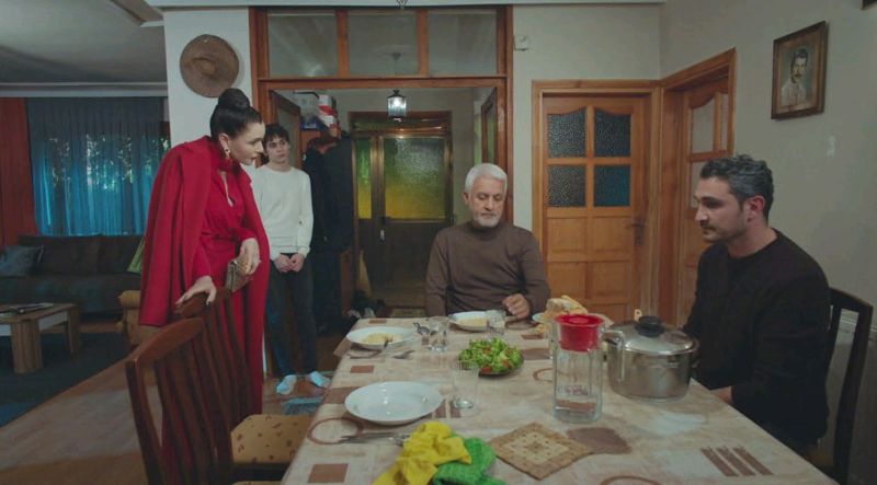 Halit este nevoit să locuiască la prieteni pretul fericirii
