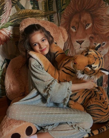 Mikela, fiica Iuliei și a lui Mihai Albu Iulia Albu fetiță