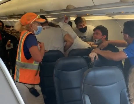 Bătaie &icirc;n avion &icirc;ntre pasageri
