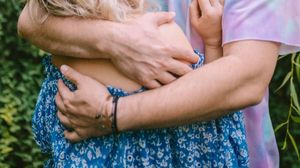 Gina Pistol și Smiley vor deveni părinți de fetiță, în cel mai scurt timp. Uite ce face blondina, în așteptarea bebelușului