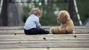 Băiețel român mort sub privirile mamei lui