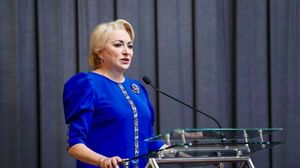 Cum se imbracă Viorica Dăncilă atunci când merge la nunți sau alte evenimente. Patru rochii purtate de fostul Premier. Galerie FOTO