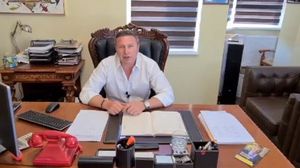 Primarul care s-a filmat în timp ce-și umilea fiica a fost condamnat la închisoare! Politicianul, la un pas de a-și pierde definitiv mandatul