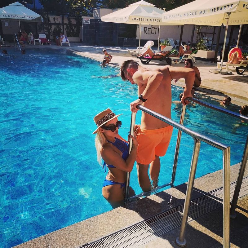 Bianca Rus la piscina