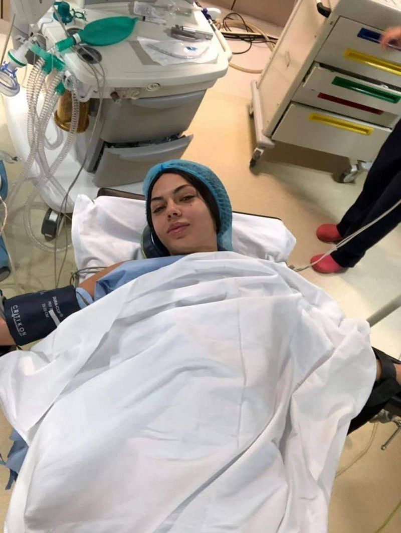 Ștefania a suferit o operație, după ce a fost bătută de iubit
