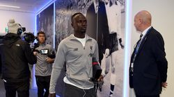 Vedeta de la Liverpool, care câștigă 150.000 de lire pe săptămână, spală băile din moschee în timpul liber