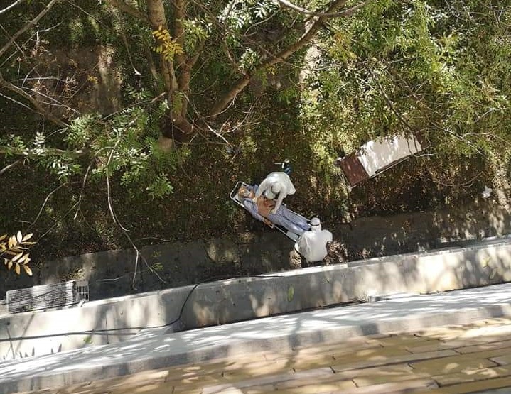 Un ambulanțier cu coronavirus, s-a aruncat de la geamul unității medicale