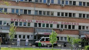Un ambulanțier cu coronavirus, s-a aruncat de la geamul unității medicale