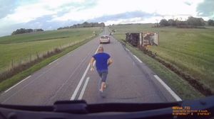 Un șofer român de TIR  i-a salvat viața unui coleg 