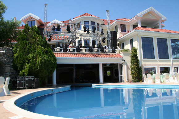 Vila din Izvorani