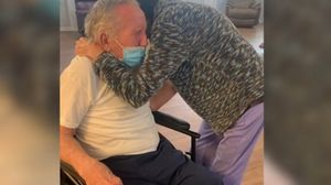 Momentul emoționant în care doi vârstnici se revăd după 215 zile