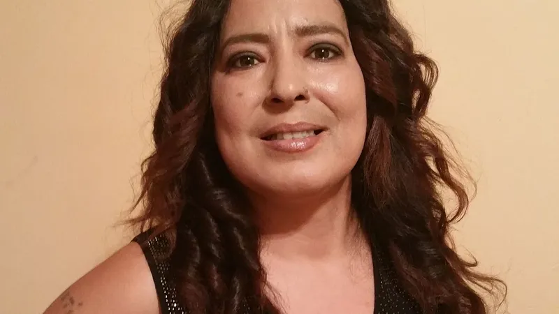 Floricica Dansatoarea, rugăminte pentru fani