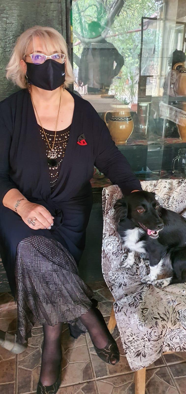 Irina Margareta Nistor masca