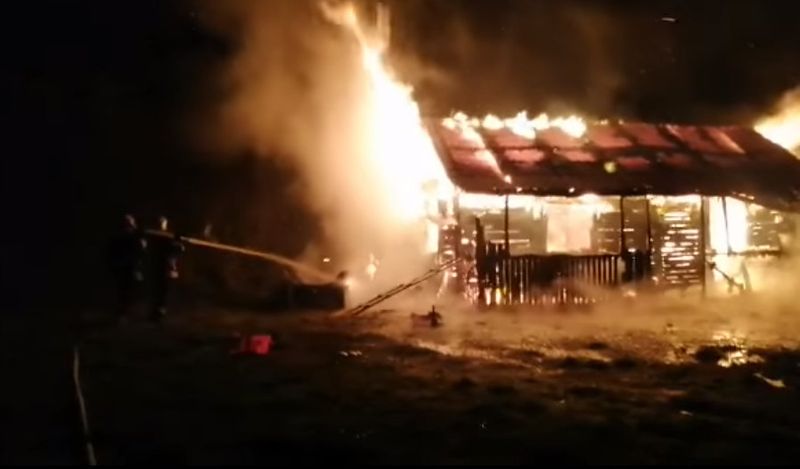 Incendiu casa isu interventie