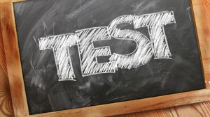 Test de atenție! Care dintre cele două femei este mama copilului? Doar 5% dintre oameni dau răspunsul corect!