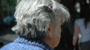 Elena, o bătrână de 82 de ani, este cea mai în vârstă persoană căutată de autoritățile române