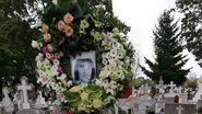 Mormantul lui Mihai Constantinescu, acoperit de flori