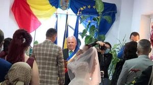 Primar din Bihor, depistat pozitiv după ce oficia căsătorii fără mască