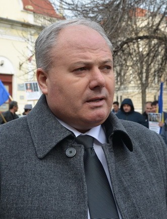 Primar din Bihoar, depistat pozitiv după ce oficia căsătorii fără mască