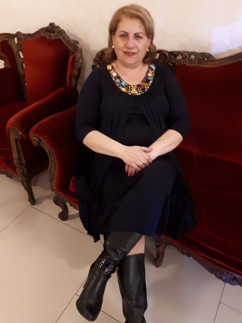 Mama și iubita artistului, distruse de durere