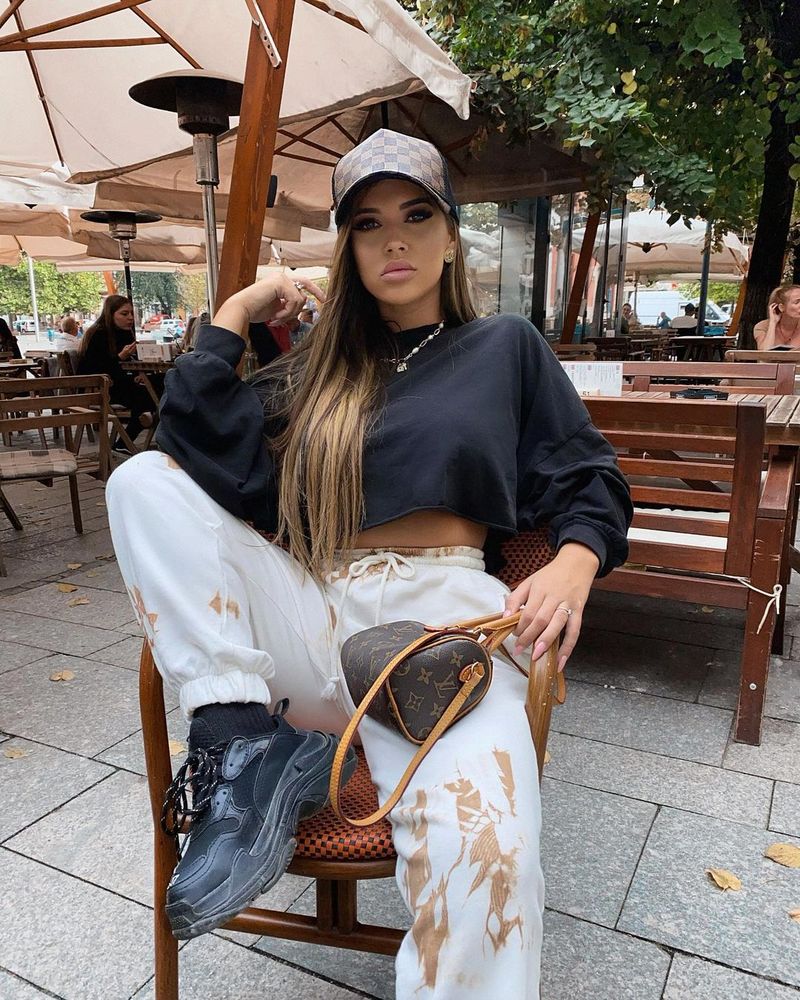 Andra Volos