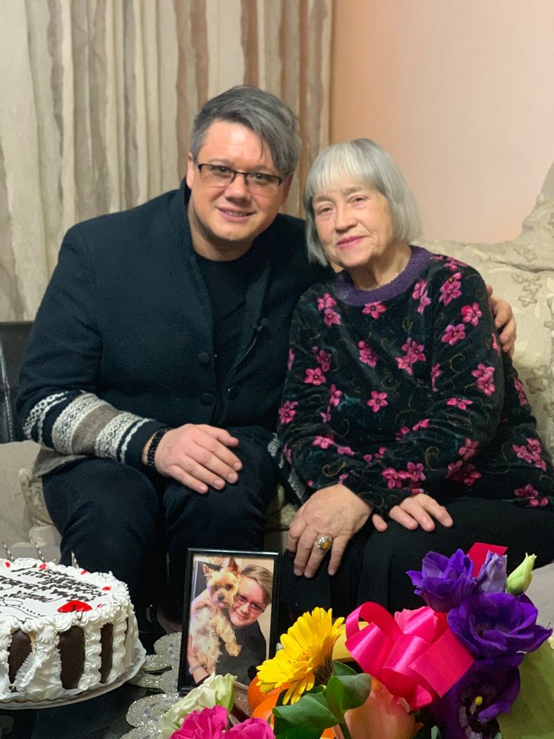 Celebrul Fuego sărbătorește astăzi aniversarea bunicii sale