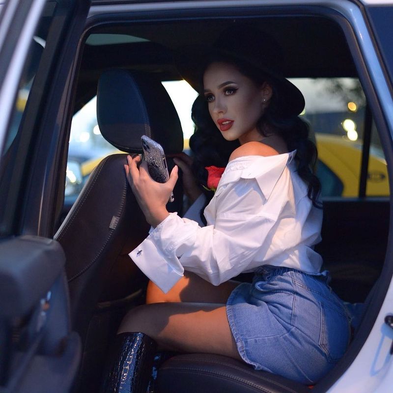 Ella de la Puterea Dragostei