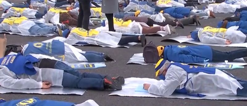 Momente emoționante în fața Guvernului