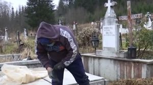 Groparii au început să-i sape mormântul