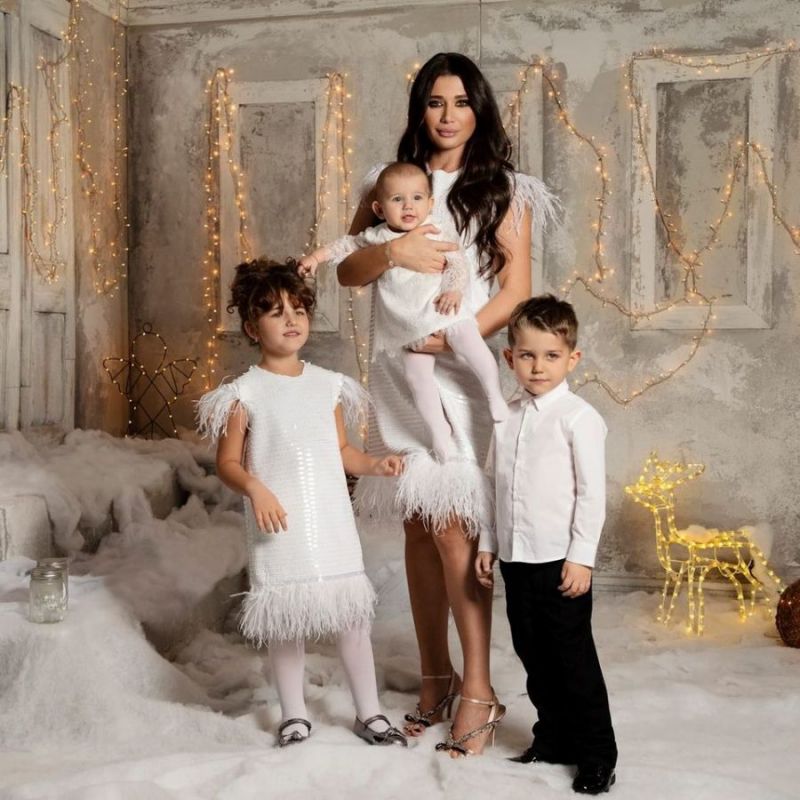 Elena Basescu si copiii