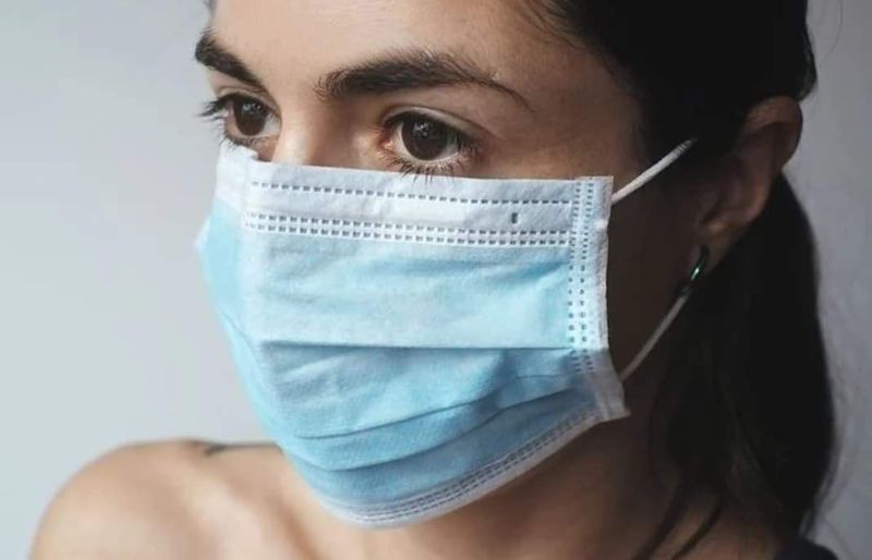 Virusul se transmite de la om la om