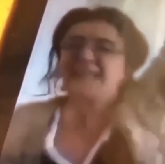 O profesoară și-a transformat ora de Limba Română într-un curs erotic O profesoară și-a transformat ora de Limba Română într-un curs erotic