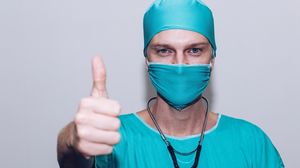 De ce scriu doctorii urât?