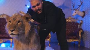 Leul rănit din videoclipul lui Dani Mocanu a fost confiscat de polițiști