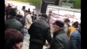 Imagini incredibile surprinse într-un supermarket.