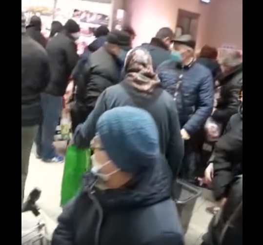 Imagini incredibile surprinse într-un supermarket.