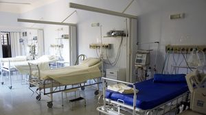 O fetiță de 12 a ajuns la spital cu dureri îngrozitoare de burtă