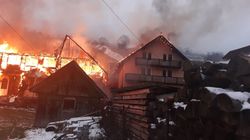 Un incendiu puternic a avut loc la Moeciu de Sus. Ce au declarat reprezentanții ISU Brașov