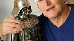 Dave Prowse a murit.  Actorul a devenit cunoscut după ce l-a jucat pe Darth Vader în trilogia originală Star Wars: ”Fie ca Forța să fie cu el pentru totdeauna!”
