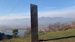 Inexplicabil! Un monolit a apărut și a dispărut în mod misterios lângă o cetate dacică, la fel ca cel din deșertul din Utah