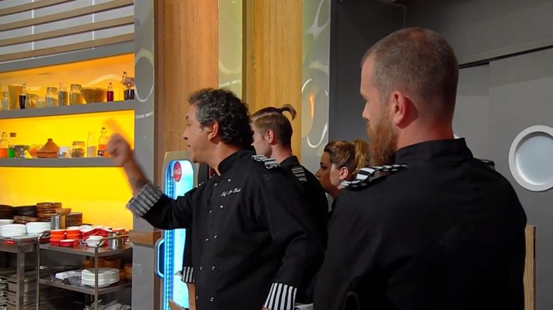Robert Vasiliu, gest obscen la adresa lui Sorin Bontea