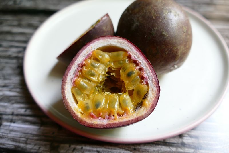 Cum se mănâncă fructul pasiunii