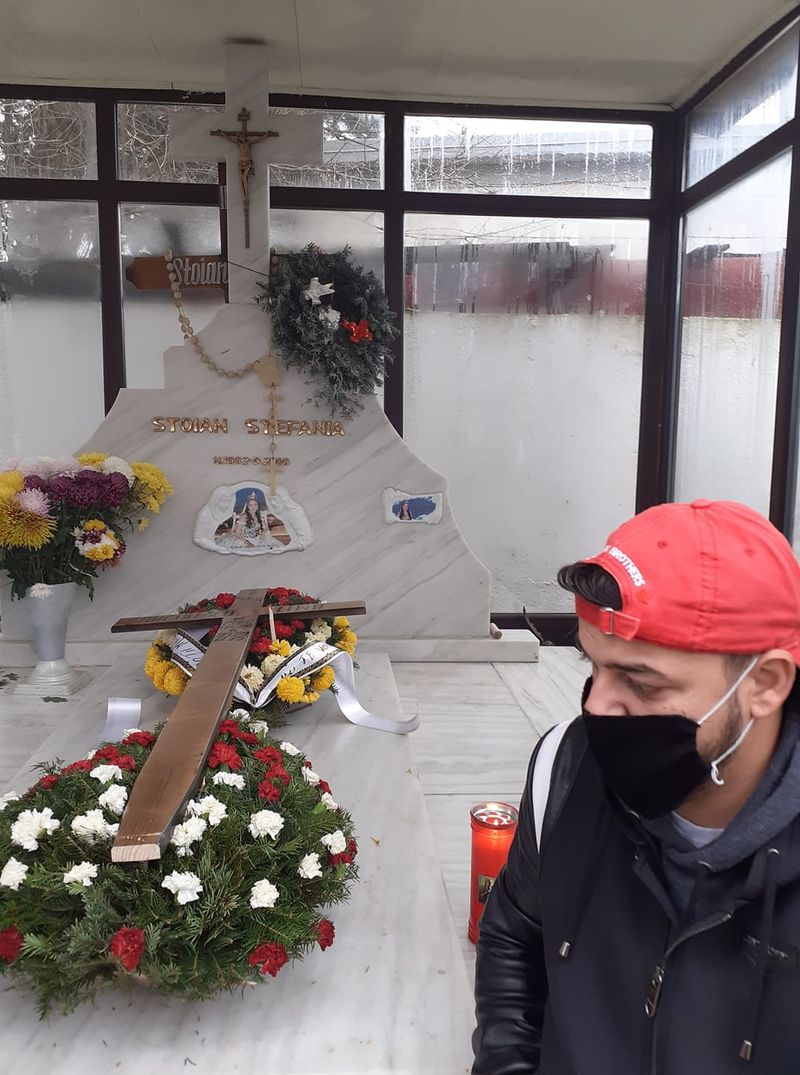A cui este crucea care a apărut pe mormântul Fănicăi Salam? Locul de veci al ”prințesei” Ștefania, tot mai sărac în flori și lumânări - WOWBiz